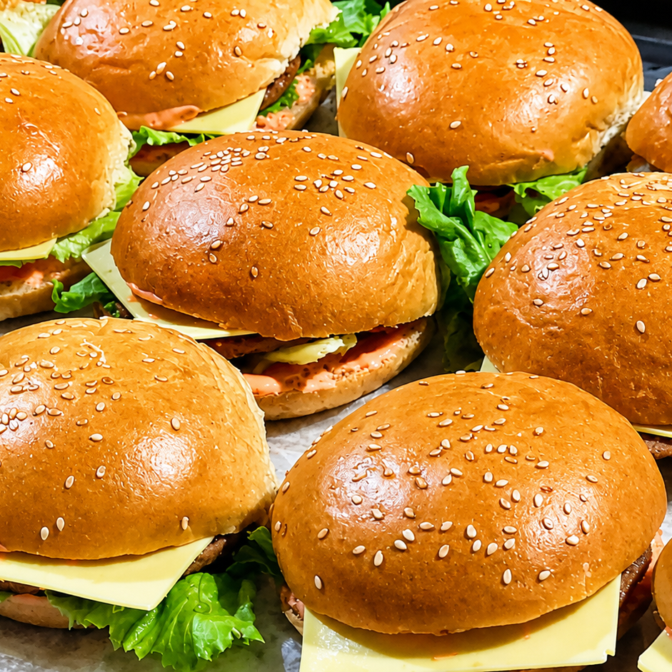 La Mamila's Signature Hamburger – Big on Flavor, Made with Love!